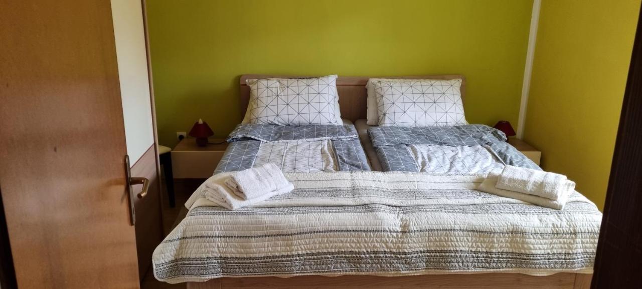 Apartma Zele Postojna Eksteriør billede